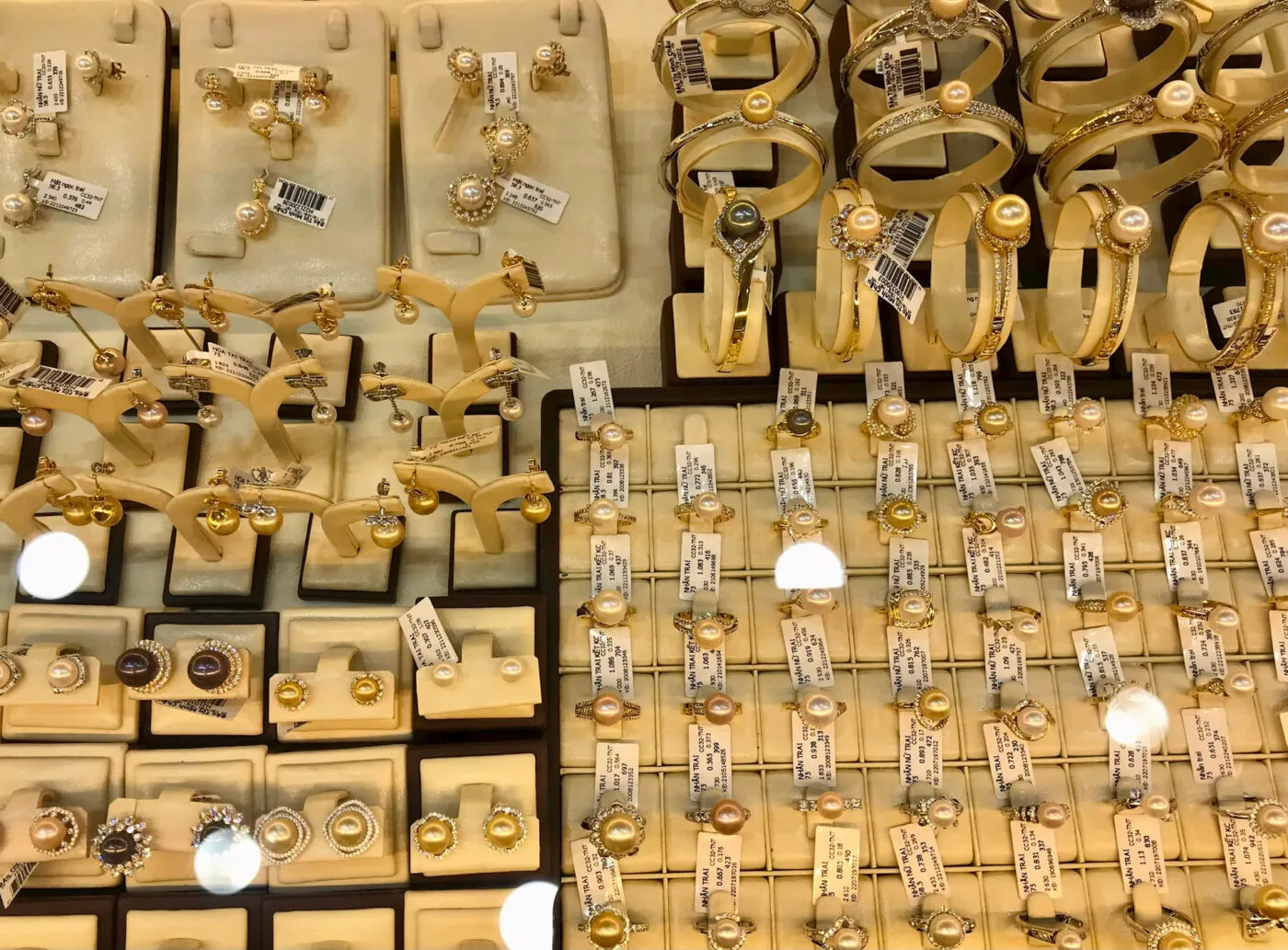 Vàng 10k, 14k, 18k Là Gì? Khám Phá Bí Mật Đằng Sau Các Loại Vàng Phổ Biến