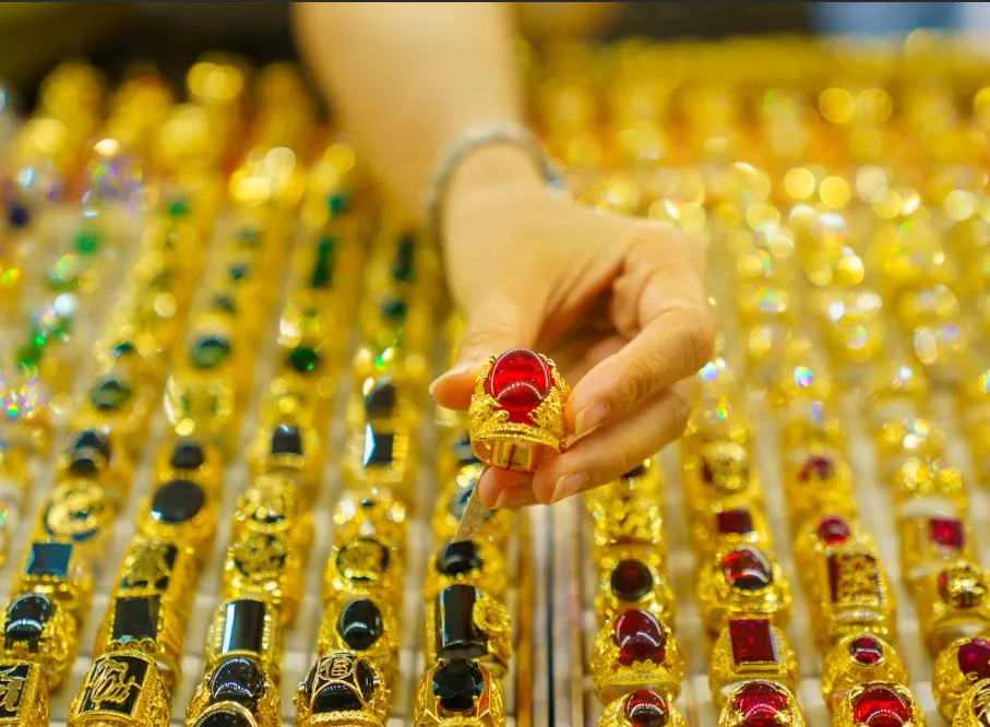 Vàng 10k, 14k, 18k Là Gì? Khám Phá Bí Mật Đằng Sau Các Loại Vàng Phổ Biến