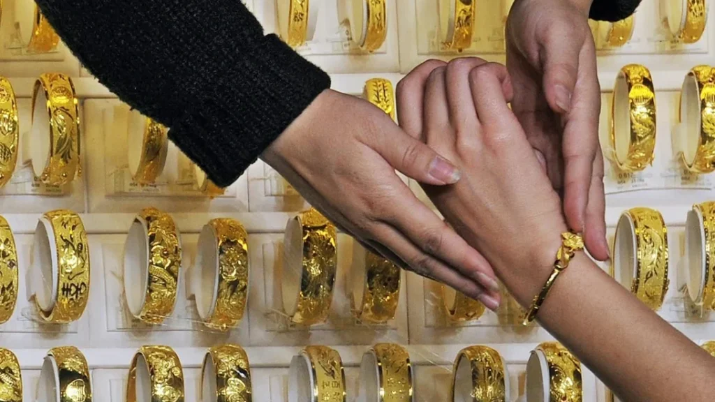 Vàng nữ trang là vàng gì? Cập nhật giá vàng nữ trang hôm nay