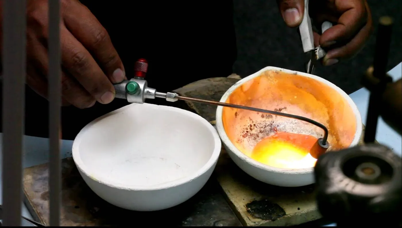 Vàng Nguyên Liệu Là Gì? Tất Tần Tật Những Điều Bạn Cần Biết